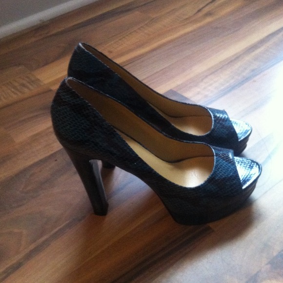 Heals - Picture 2 of 3