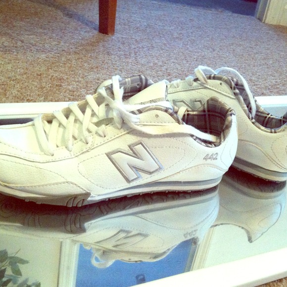 Casual tennis shoes