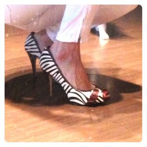 Steve Madden zebra print shoes