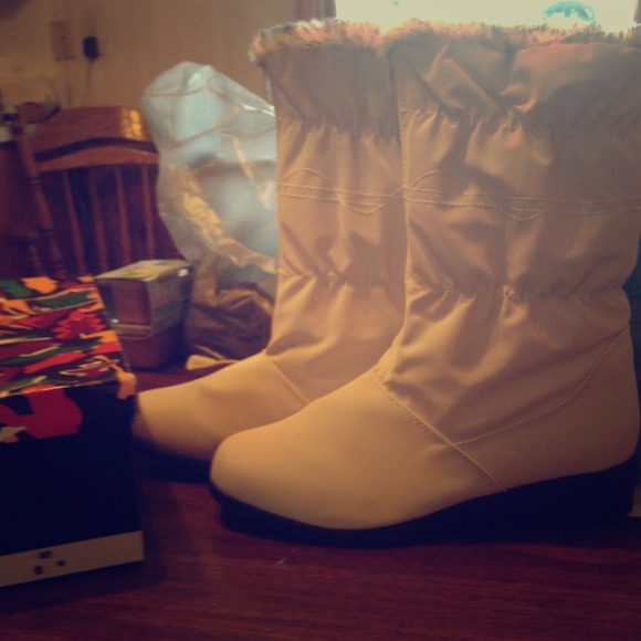 White snow boots