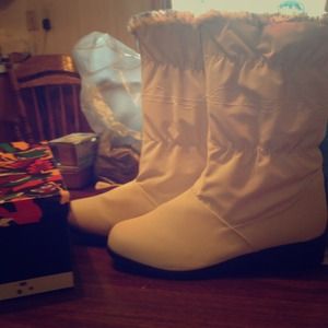 White snow boots