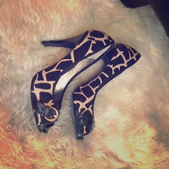 Steve Madden Giraffe Print heels