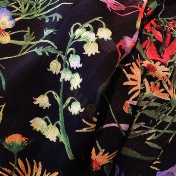 Adorable Floral Dress - Picture 4 of 4