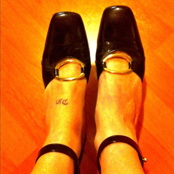 Stephanie Kélian black patent leather heels