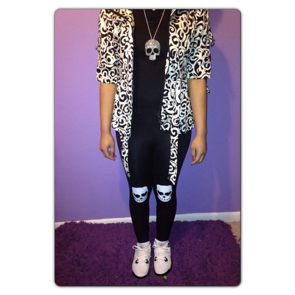 SOLD----BRAND NEW BLACK LEGGINGS - Picture 3 of 4