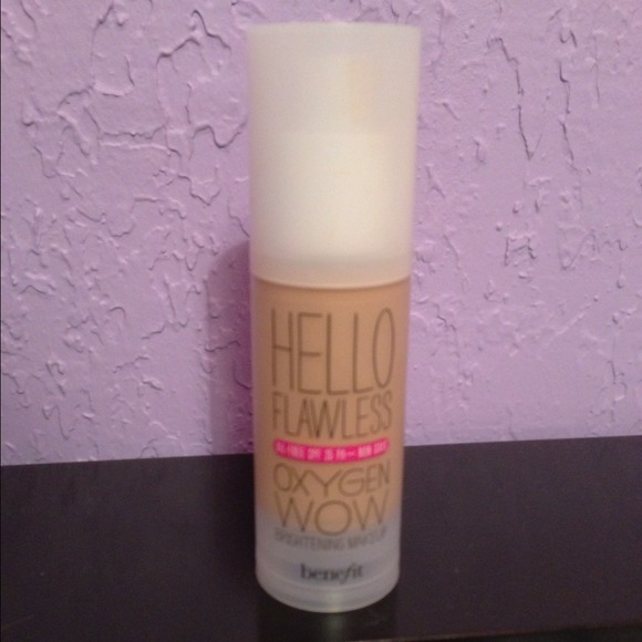 SOLD Benefit hello flawless