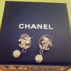 CHANEL Pearl Earring