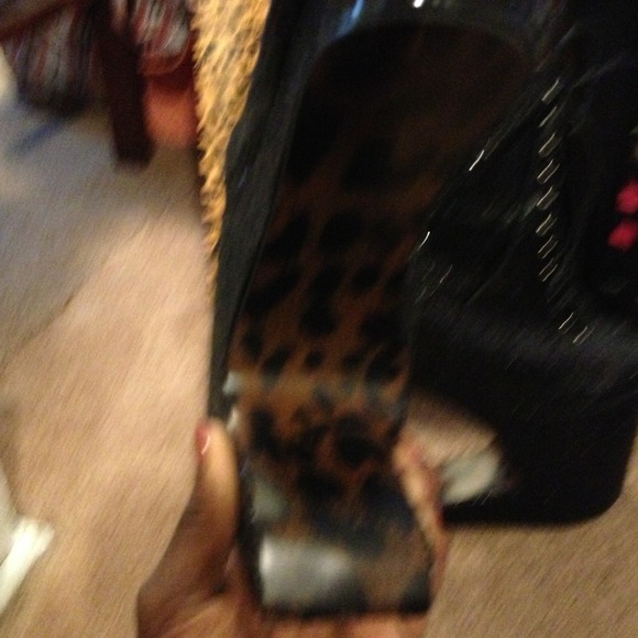 Shoes - Picture 4 of 4