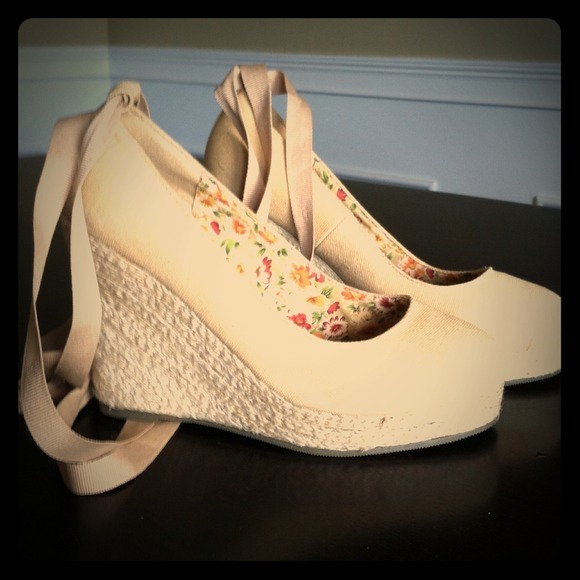 Tan Summer Wedges 8