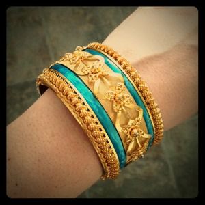 Chunky gold bracelet