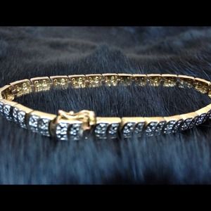 RESERVED. Gold and diamond bracelet.
