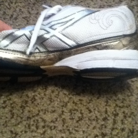 Gold Flower Tennis Shoes