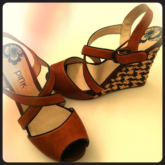 REDUCED NEW Pink Studio Luciano Wedge Sandal