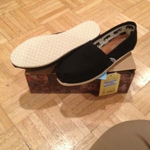 Solid Black Toms