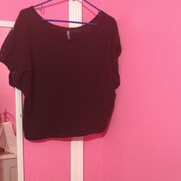 Black vs crop top