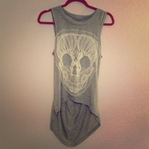 NEW Grey high-low skull top