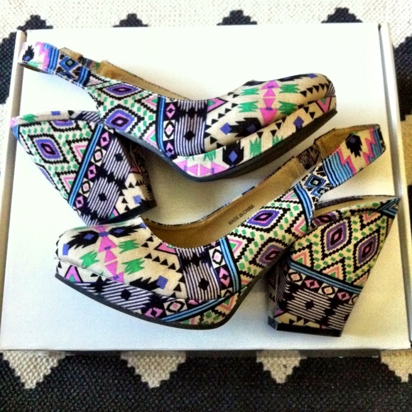 🔥Aztec Heel🔥Urban Outfitters