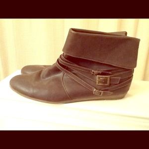 Short booties on hold for @zoeypants