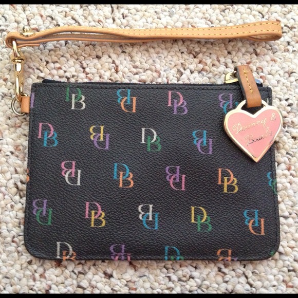 ❌❌SOLD❌❌ AUTHENTIC Dooney & Burke Wristlet