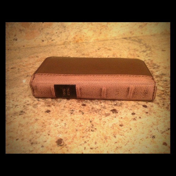Bookbook iPhone 4 case. Bundle for @bennita
