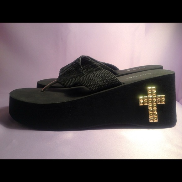 ✋Sold✋ platform sandals gold stud cross - Picture 4 of 4