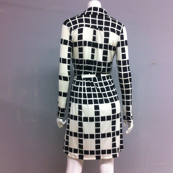 Women's contemporary dress - Picture 3 of 4