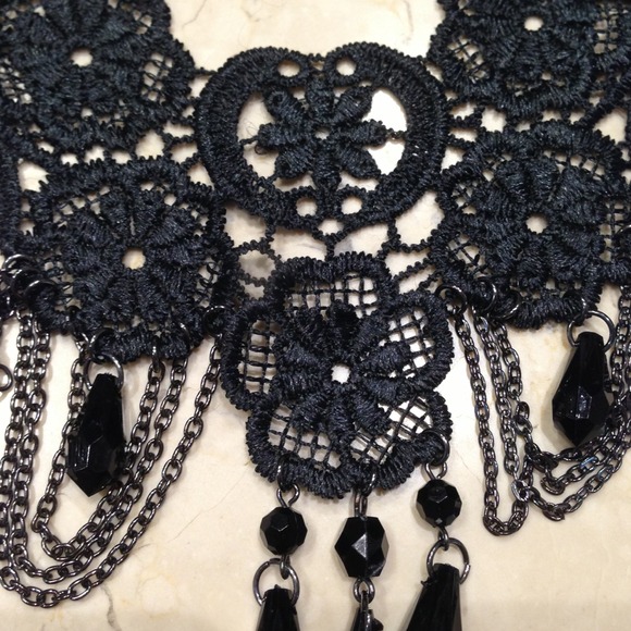 Neckless - Picture 3 of 3