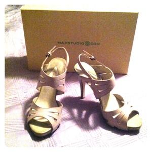 Max Studio Rodney heels- Beige