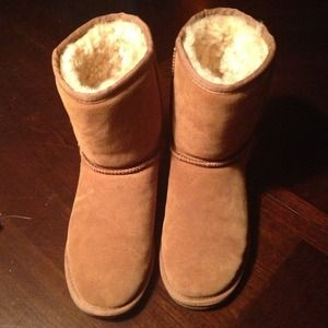 Carmel colored Ugg style boots!