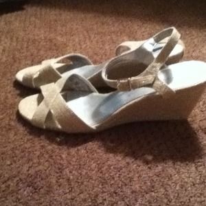 🚫sold🚫Cute tan fabric wedge sandals