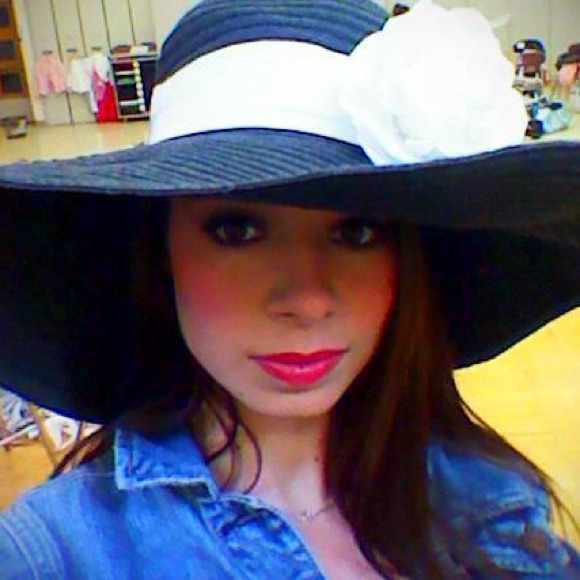 Big rimmed hat