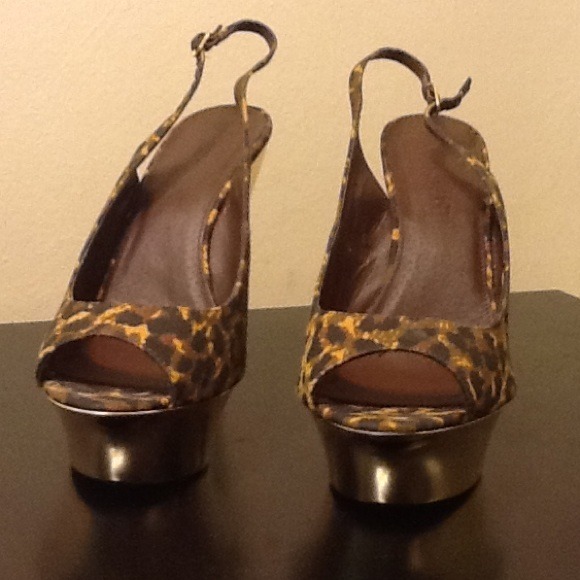 Shoes - Picture 2 of 4