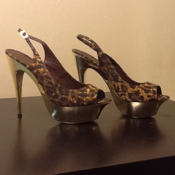 Shoes - Picture 3 of 4