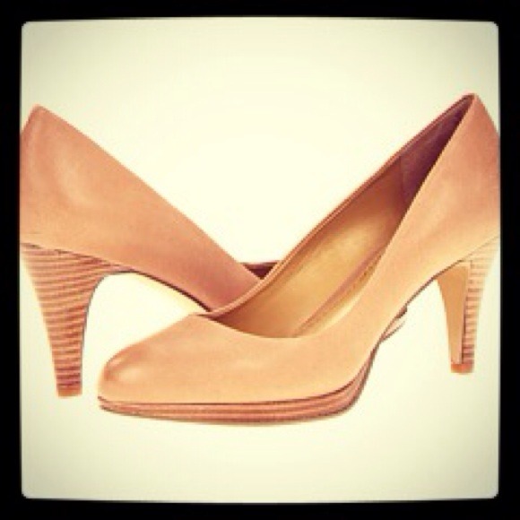 Nine West {Neutral Leather Pumps}