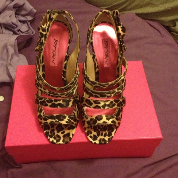 Leopard shoes - Picture 1 of 4