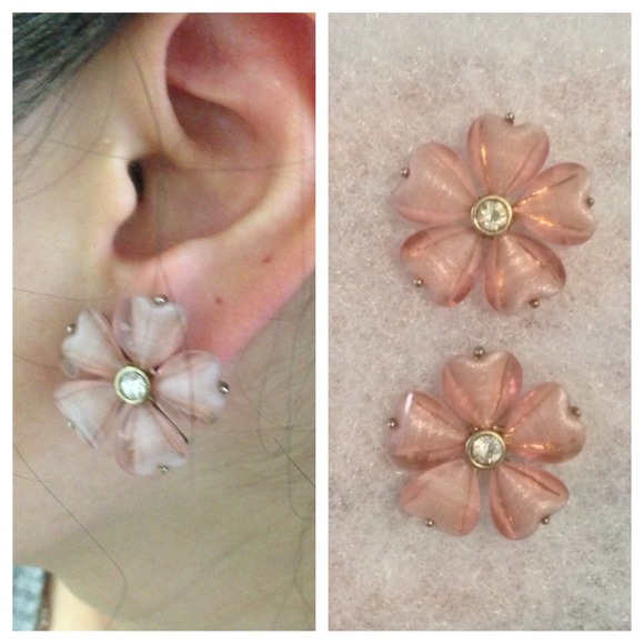 ⬇New reduced⬇Super cute pink flower earrings