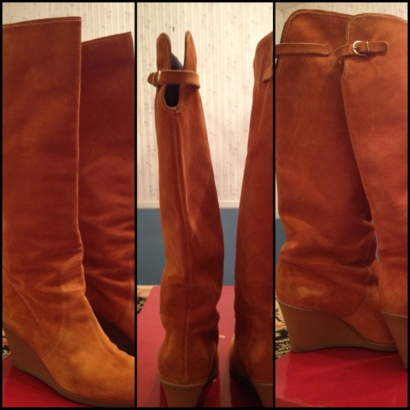 ✂️PRICE REDUCED🙀✂️ FERRAGAMO high suede boots - Picture 1 of 3