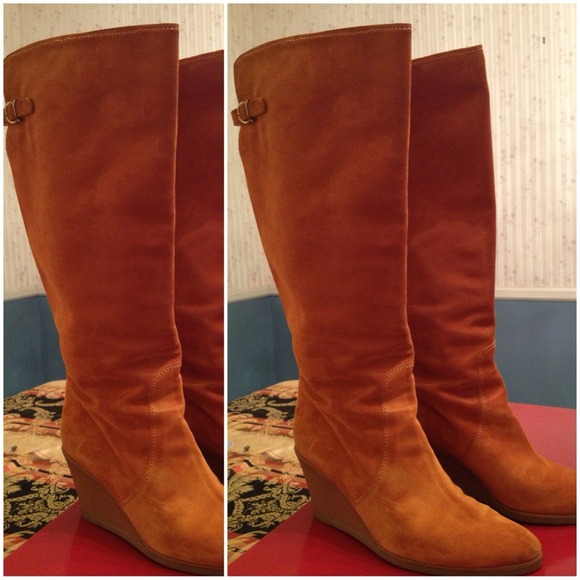 ✂️PRICE REDUCED🙀✂️ FERRAGAMO high suede boots - Picture 2 of 3
