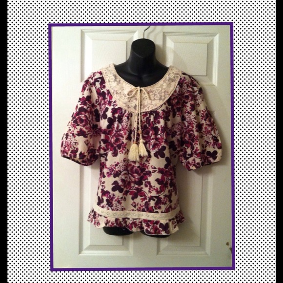 🔴🔴SOLD🔴🔴 Cute Spring & Summer Time Top - Picture 2 of 3