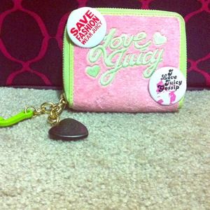 Juicy Couture Wallet! NEW Condition.Zipper Closure