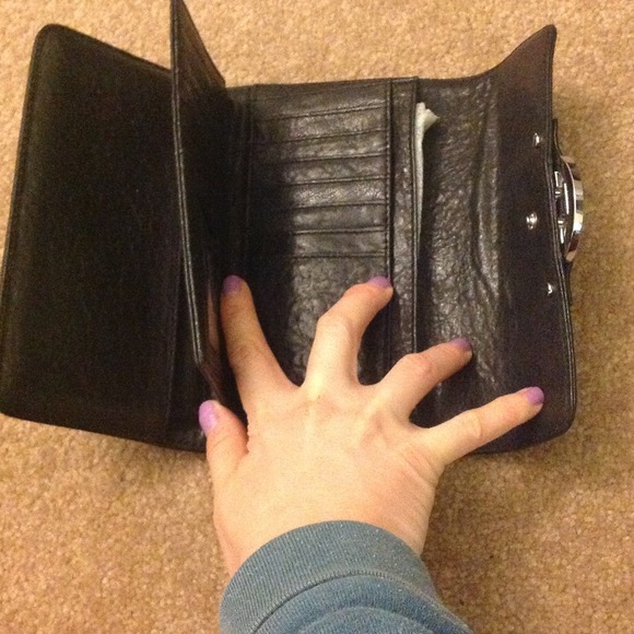 💜SOLD💜 NWT 100% Authentic TORY BURCH Wallet - Picture 4 of 4