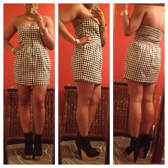 Adorable black & white strapless gingham dress
