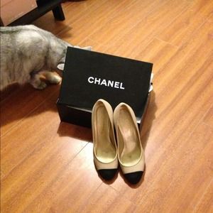 ❗Price reduced❗Authentic Chanel classic heels.