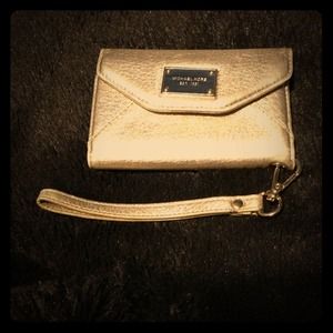 ✋🚫SOLD🚫✋Michael Kors iPhone 4/4s wristlet