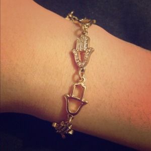 Gold braceletFree with A purchase 💛