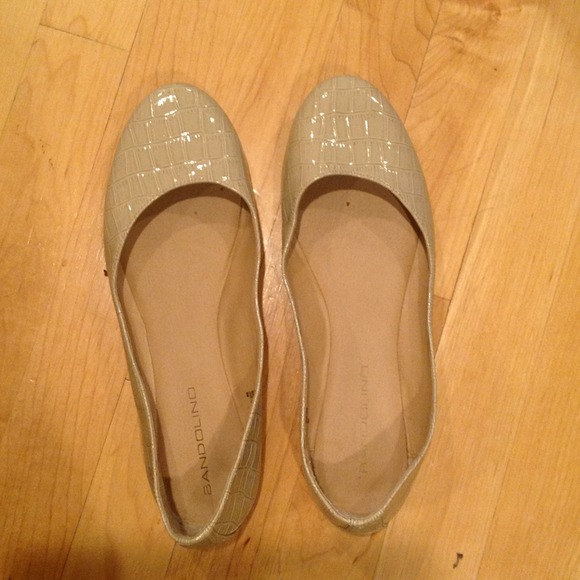 🚫Sold in bundle Beige flats