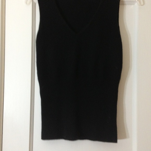 V neck sleeveless sweater