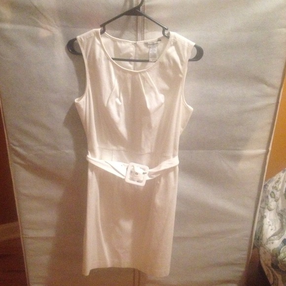 💥Just Reduced💥 White business/casual dress.