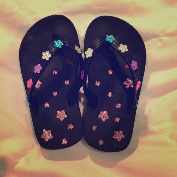 SOLD!!!7T Star bling flip flops!