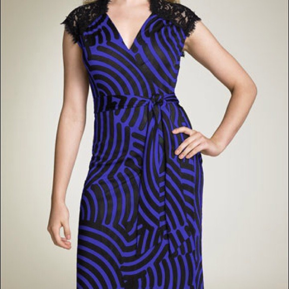 SOLD!!!!DvF oliver wrap dress size small. Like new